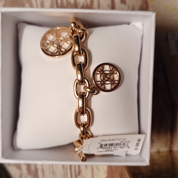 Michael Kors bracelet. Very beautiful! Brand new.  Retails $185. - Picture 3 of 4
